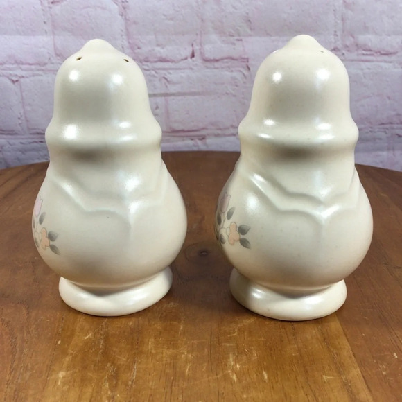Vintage Pfaltzgraff Remembrance Salt and Pepper Shaker Pair - Picture 4 of 6
